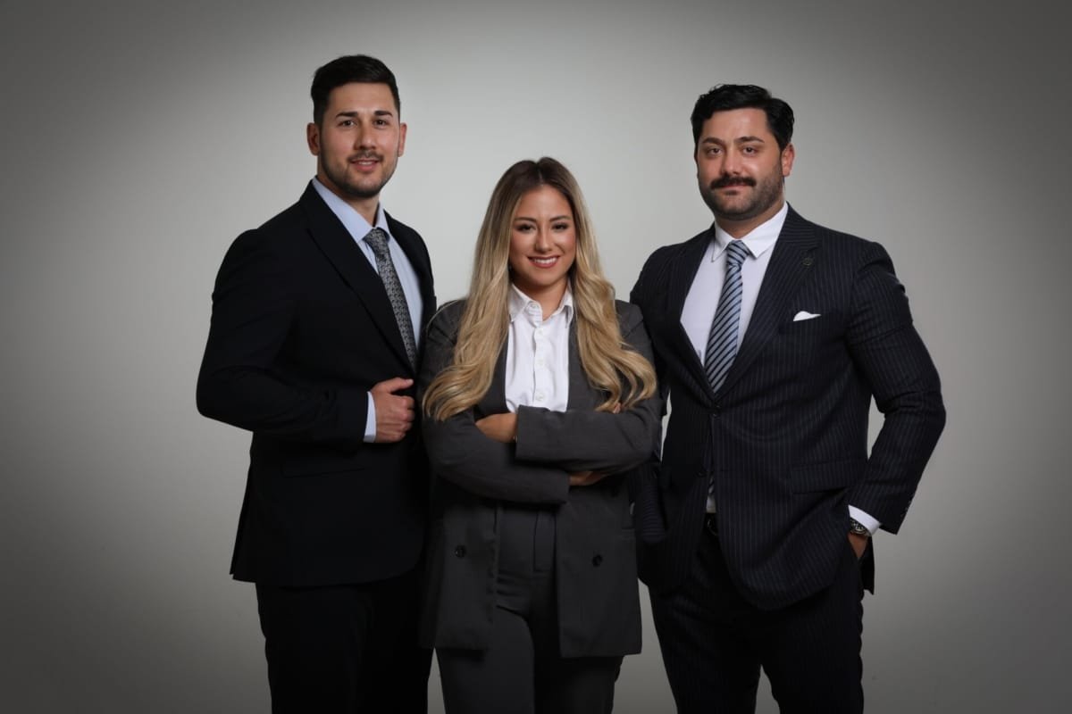 Startseite Geschäftsführung von Akliman Personaldienstleistung: Ramazan Öztürk (CFO), Seda Öztürk (CEO), Ugur Türkeri (COO)