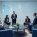 Professionelles Meeting mit Beteiligten in Businesskleidung.